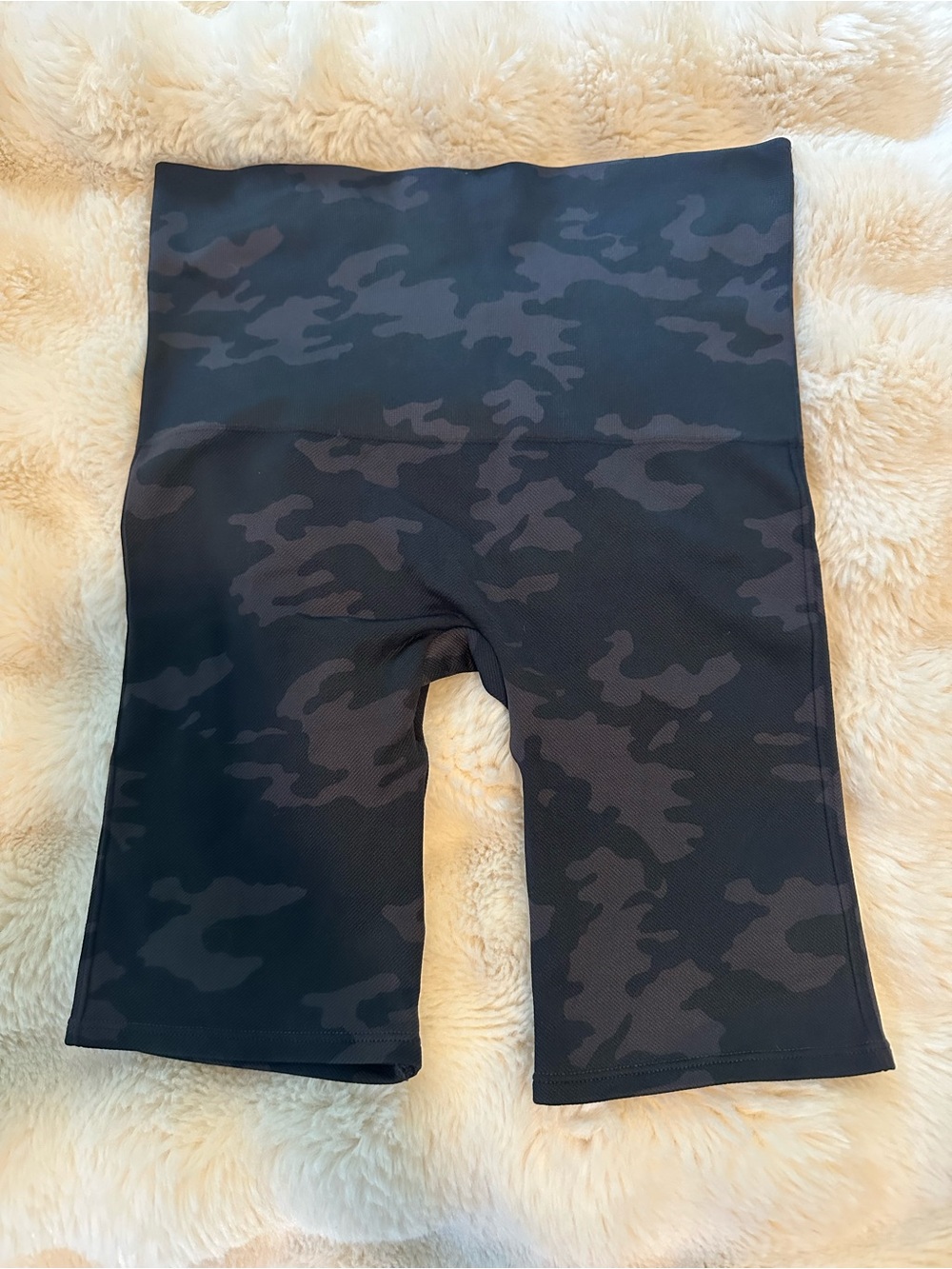 SPANX Womens Medium Black Camo Leggings Shorts